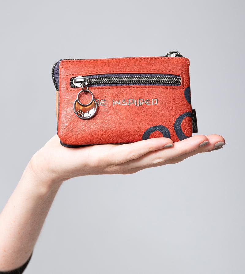 Anekke Kyomu triple purse Ahorra y exporta