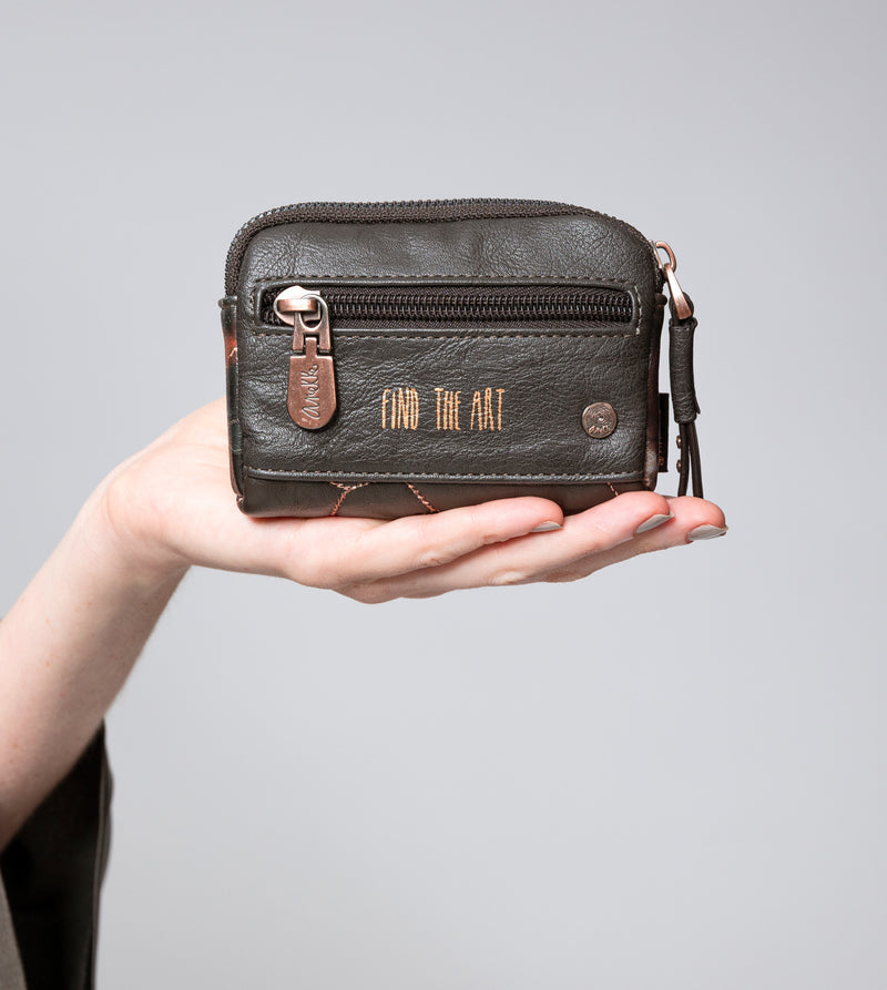 Anekke Shōen Padded small purse Precio ultrabajo
