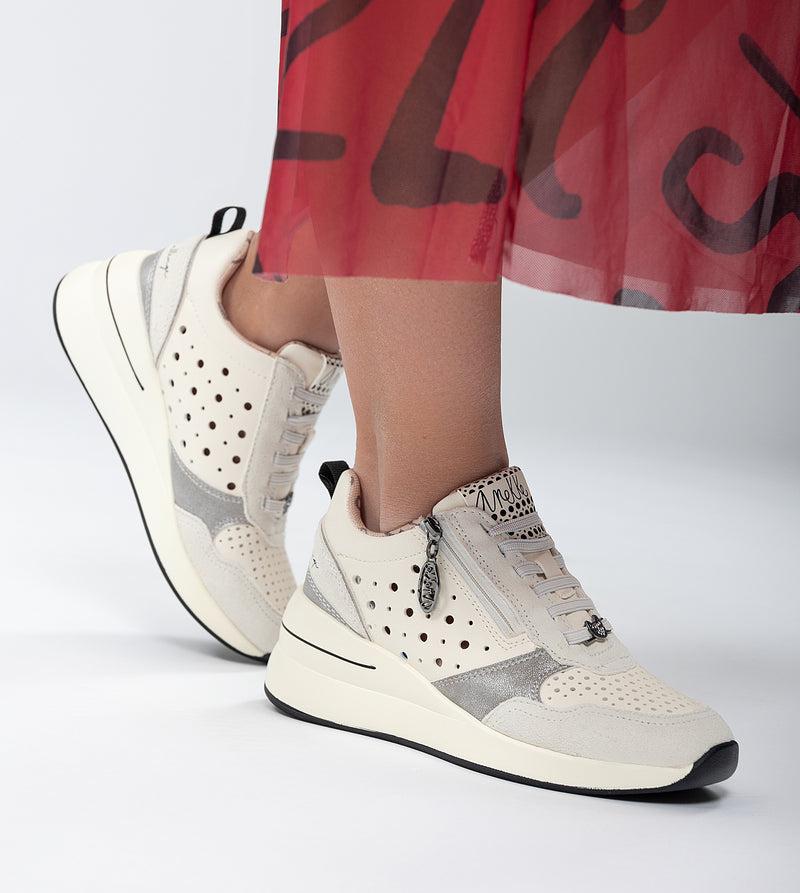 Anekke White wedge sneakers with polka dots Último día