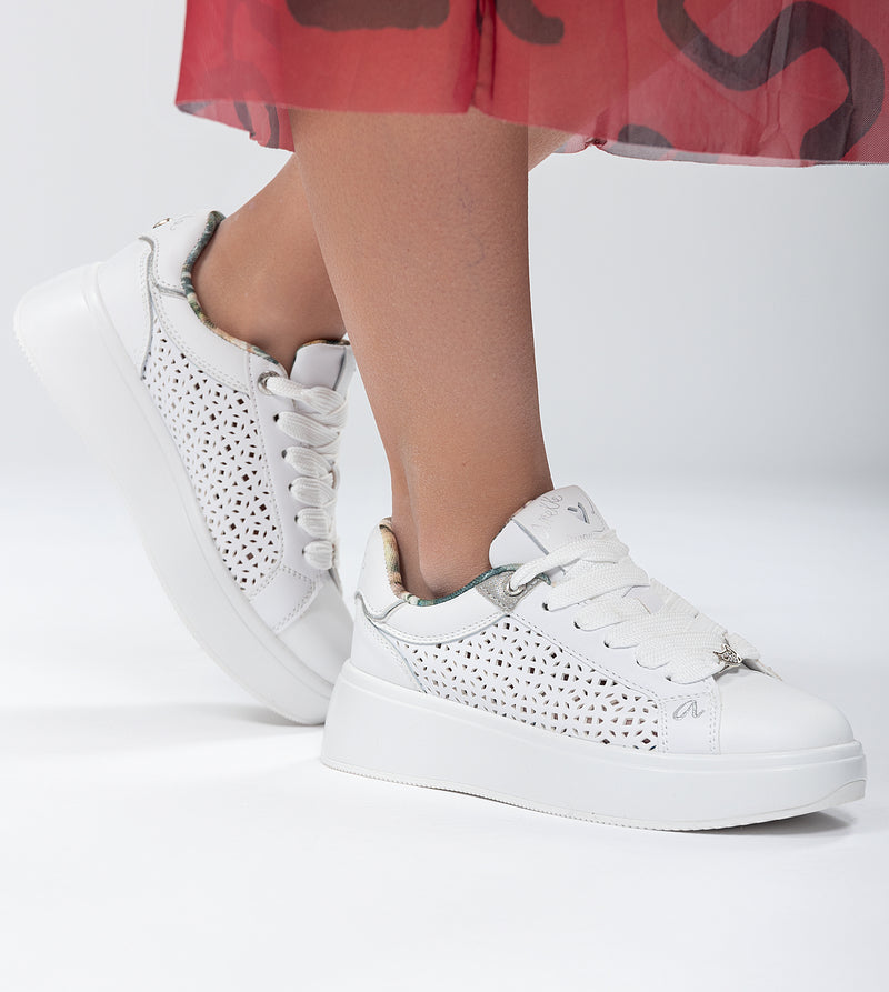 Anekke White Spotted Sneakers Oferta especial de fábrica