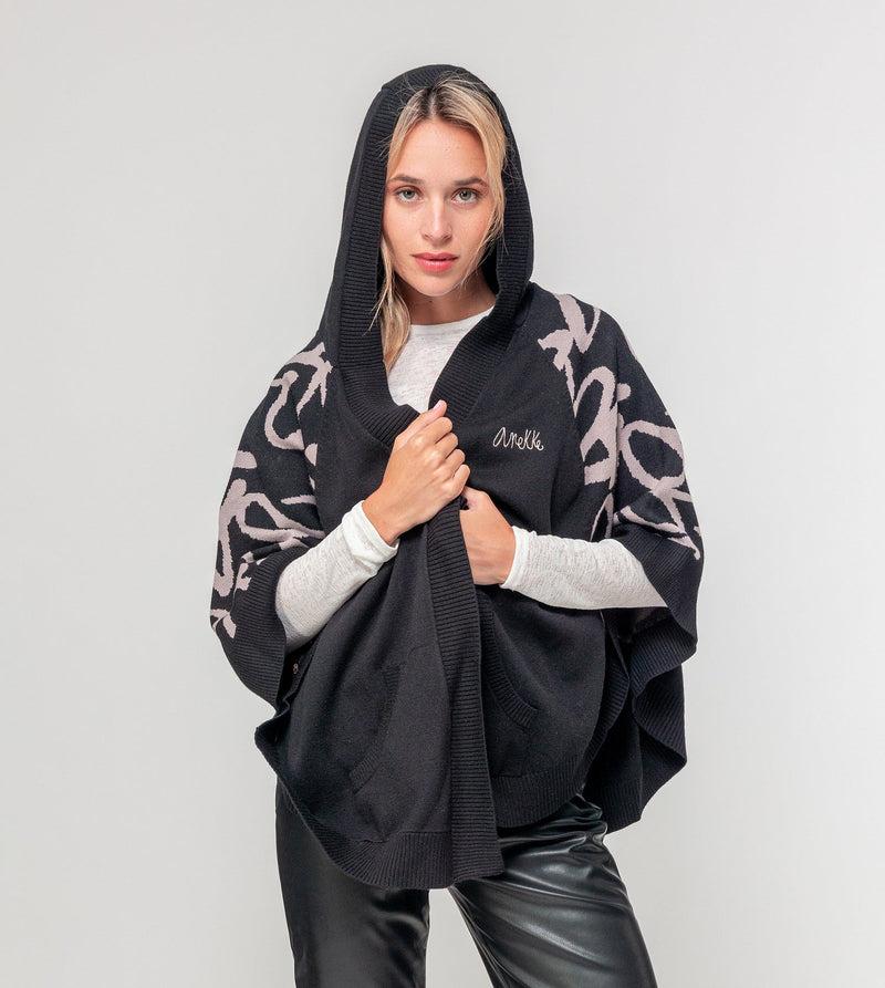 Anekke Black poncho-style jacket Ofertas de temporada