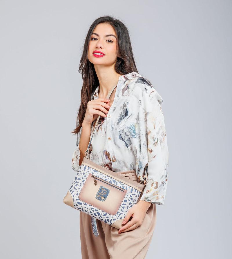 Anekke Large printed crossbody bag Memories Solo queda un día