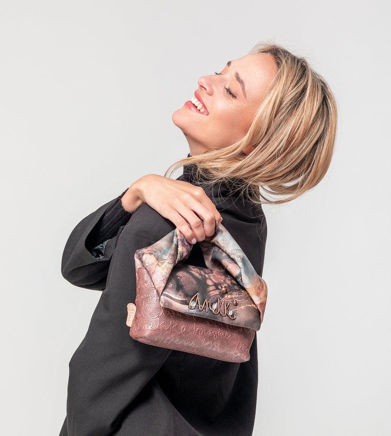 Anekke Land crossbody bag with flap closure Liquidación