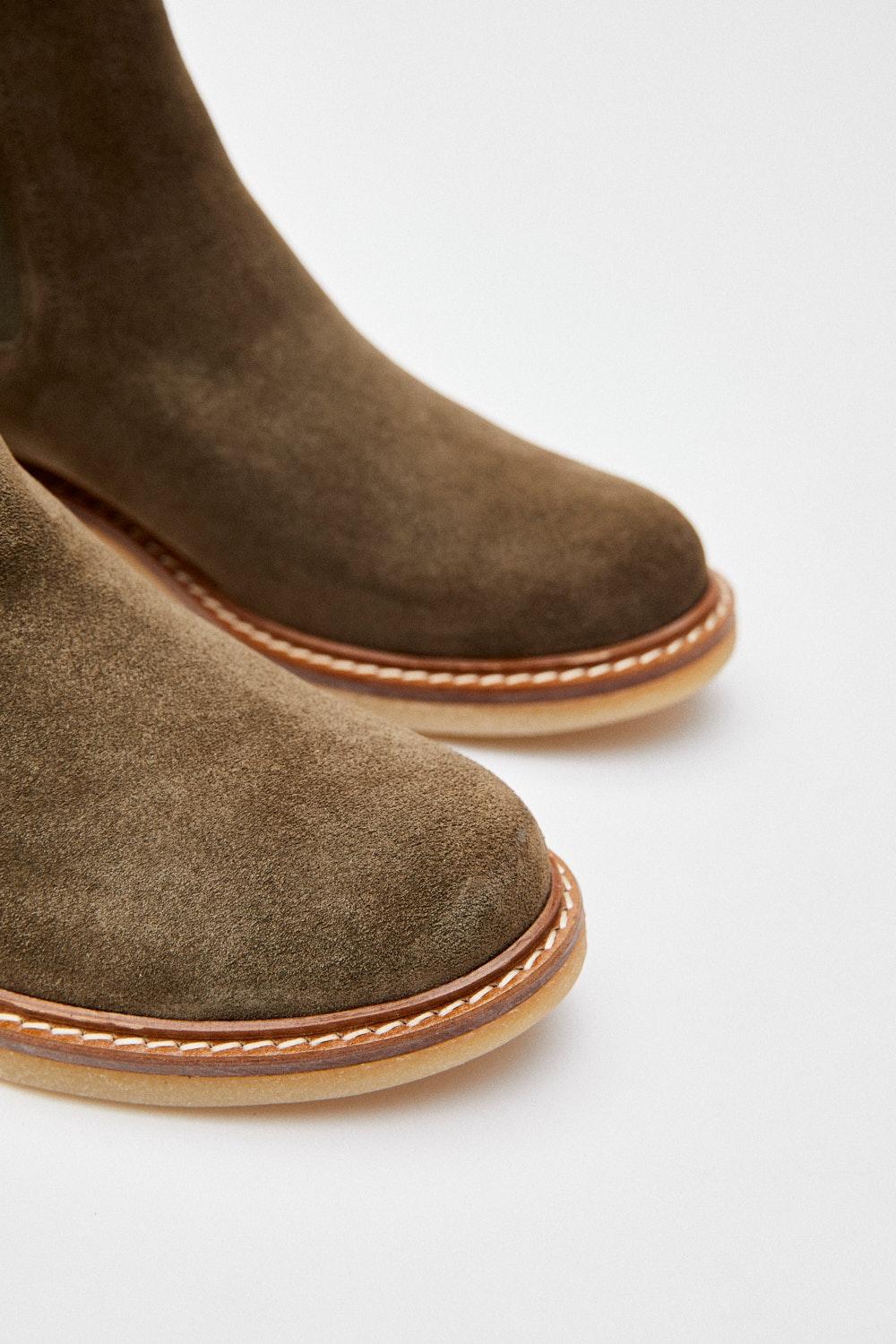 Eseoese BOTÍN CHELSEA SUEDE 2025