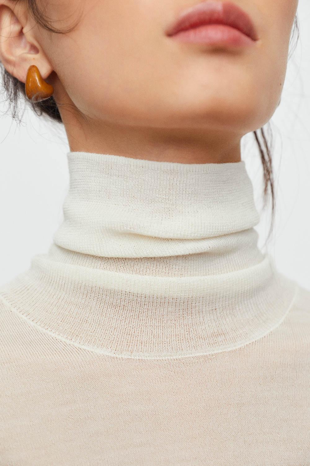 Eseoese JERSEY CUELLO ALTO HALSTON Oferta exclusiva