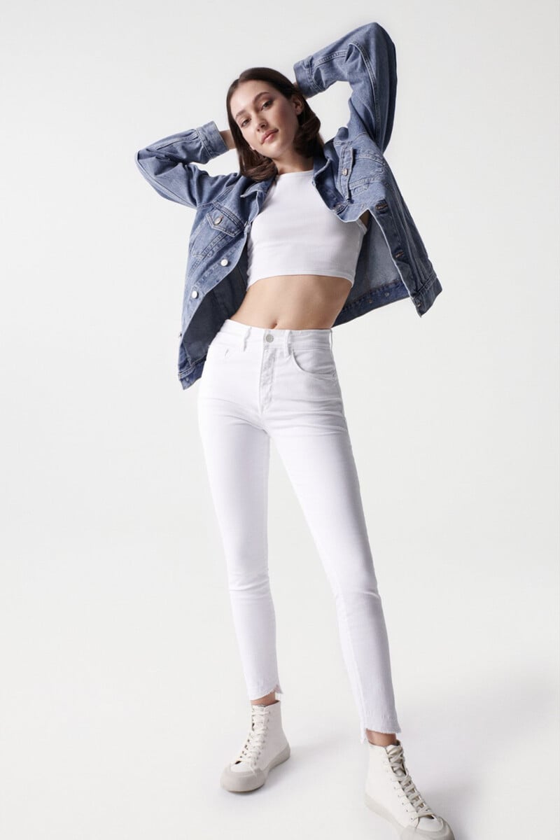pedro del hierro Vaqueros faith push in cropped Solo queda un día