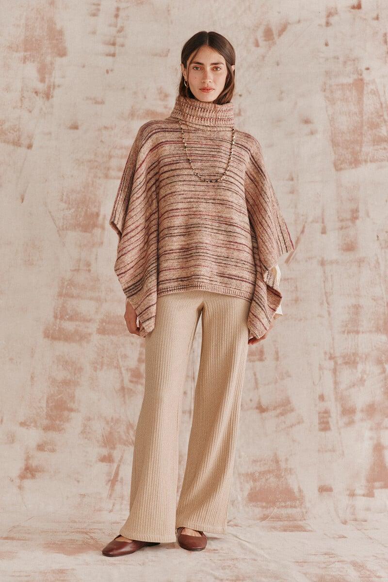 pedro del hierro Teocleta. Poncho de punto En línea