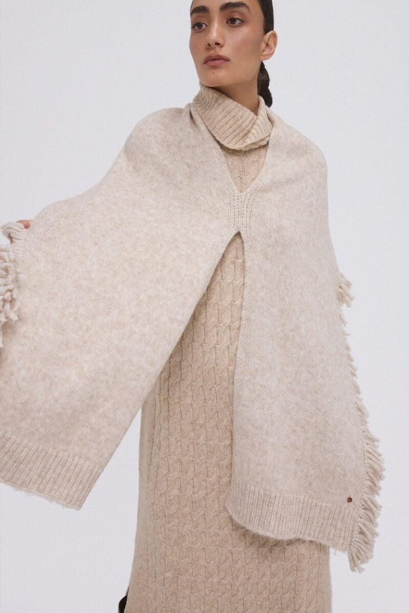 pedro del hierro Poncho de punto marrón con flecos Venta caliente