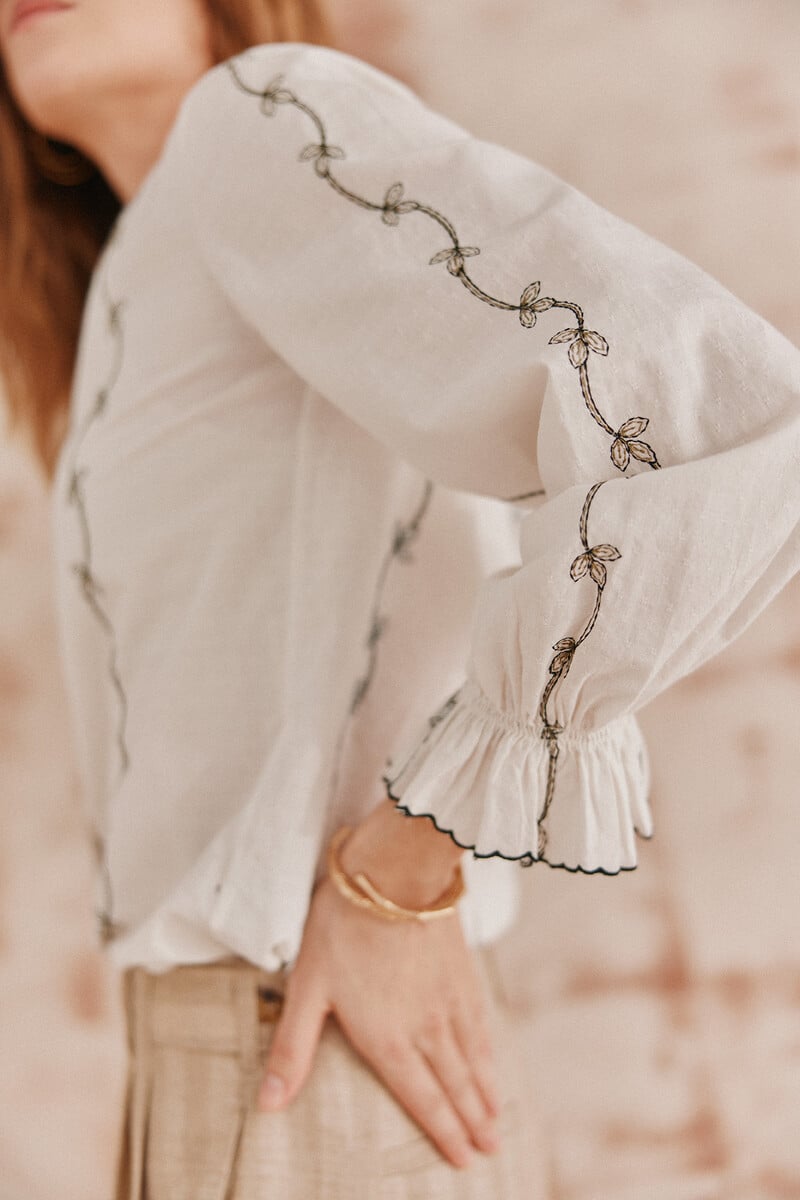 pedro del hierro Carmen. Blusa bordada Último día