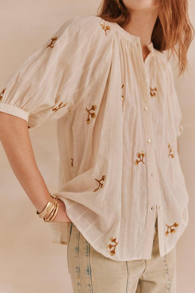 pedro del hierro Gadea. Blusa bordada Último día
