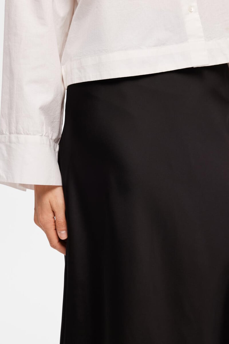 pedro del hierro Falda midi fluida confeccionada con materiales reciclados Solo hoy