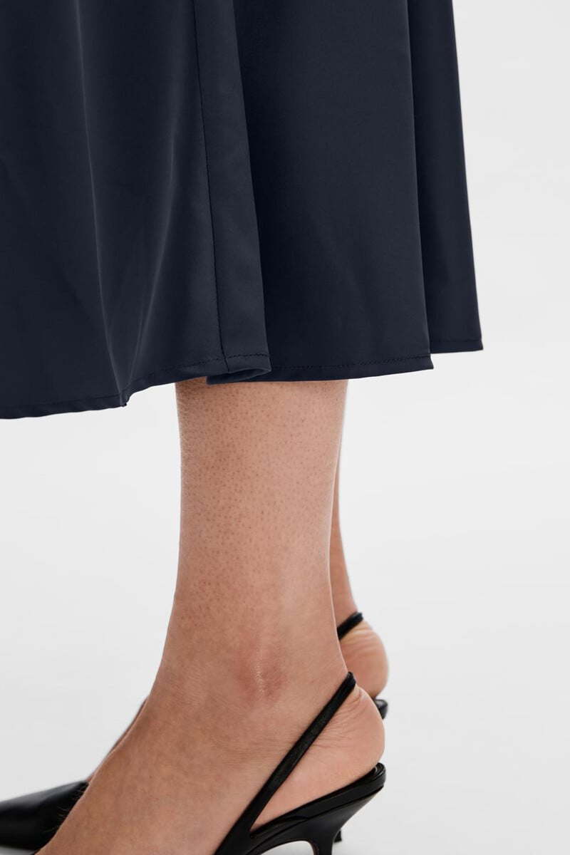 pedro del hierro Falda Midi satinada confeccionada con materiales reciclados En oferta