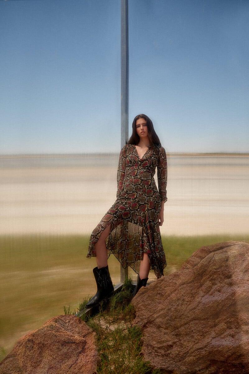 pedro del hierro Vestido estampado serpiente Ahorra y exporta
