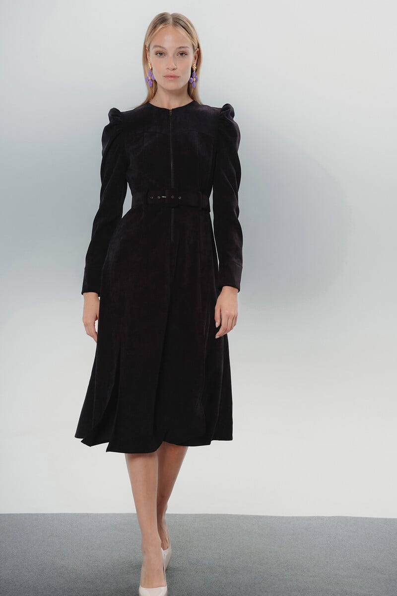 pedro del hierro Vestido negro con manga abullonada Últimos 2 días