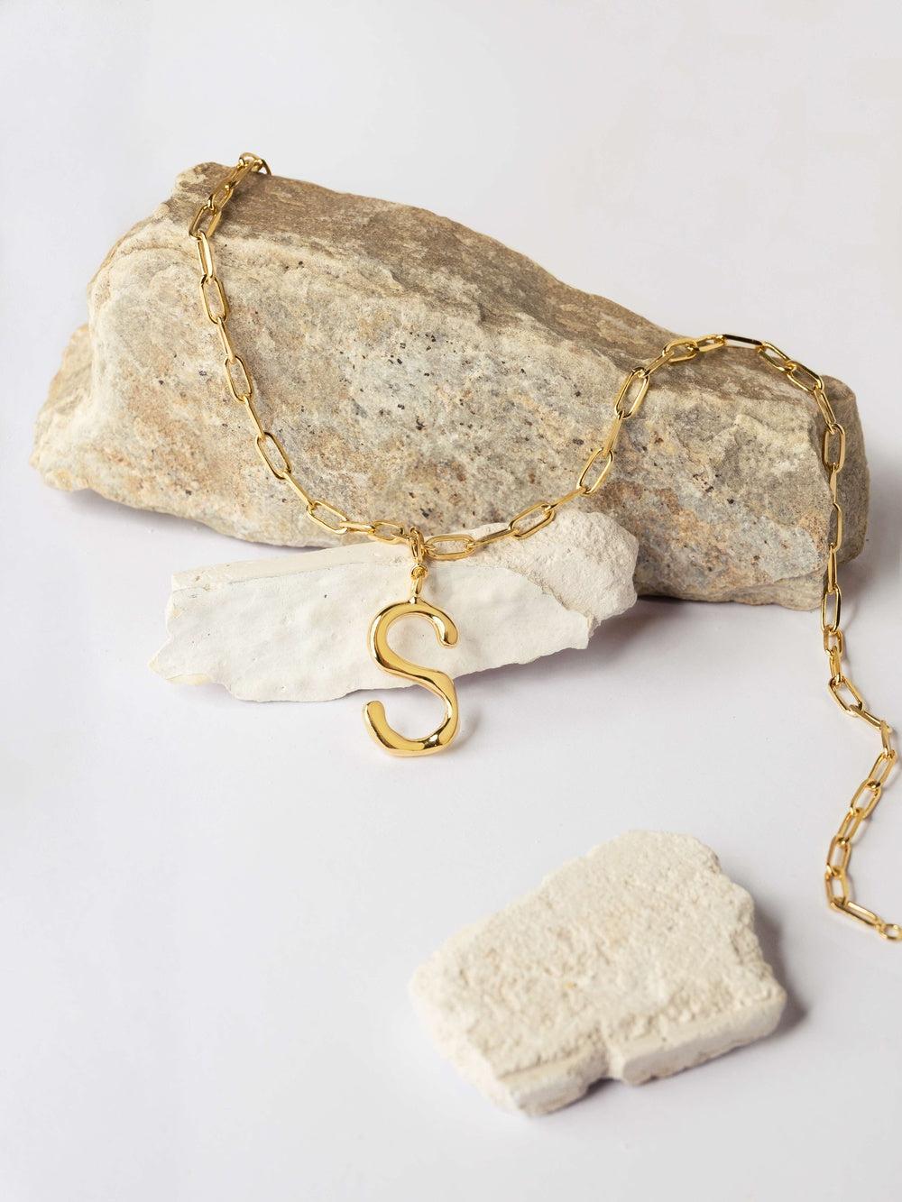 singularu Collar Personalizado Chic Letter XL Acero Baño Oro Oferta especial de fábrica