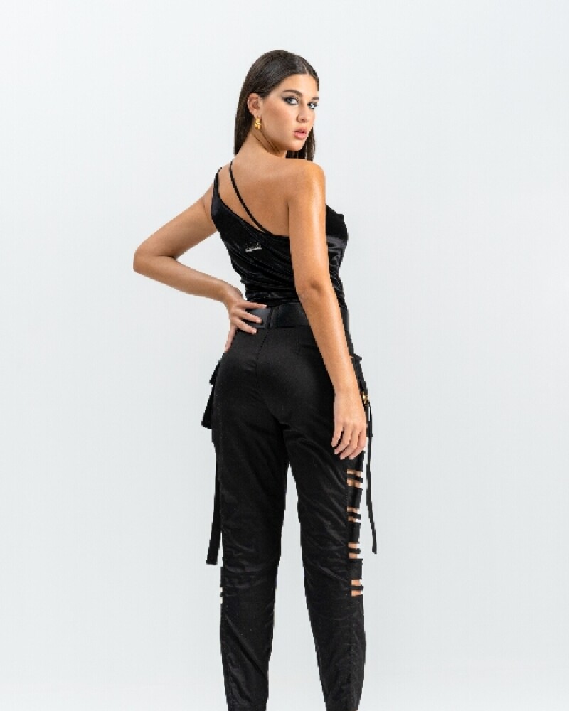 viceversa MUSCULOSA COLOR NEGRO SATINADO