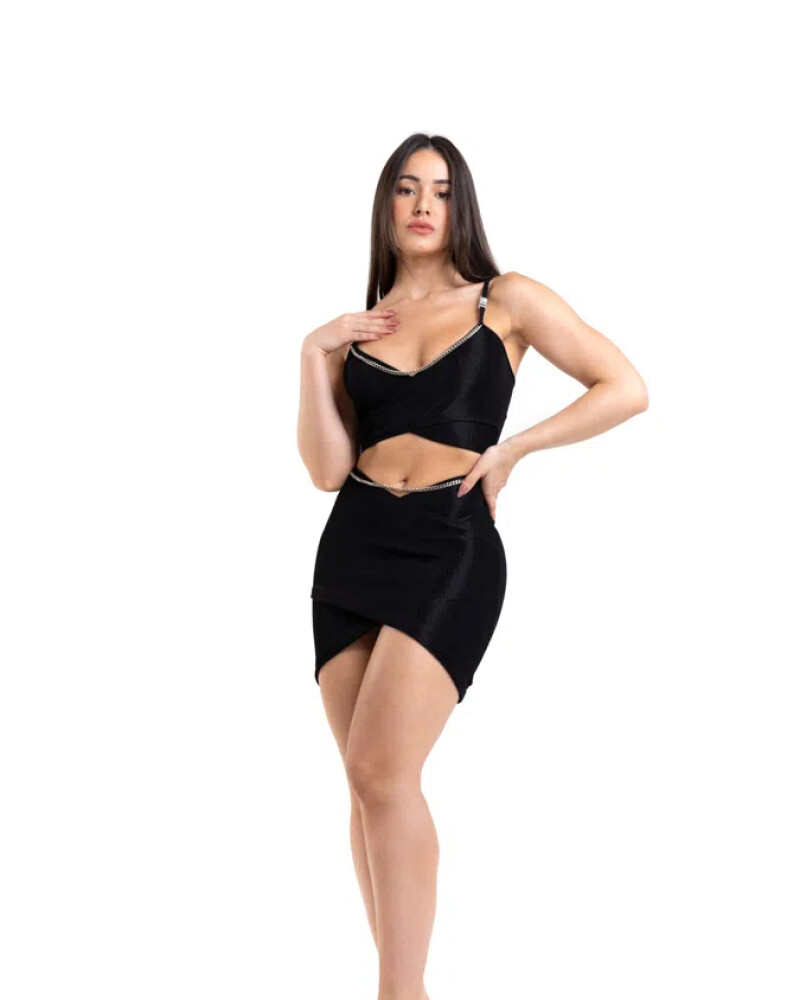viceversa CONJUNTO TOP Y POLLERA COLOR NEGRO BY LA BELLAMAFIA Envío gratis