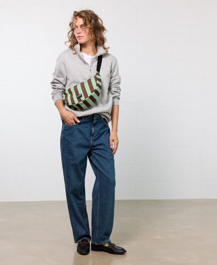 wouf Antwerp Half Moon Crossbody Bag Envío gratis