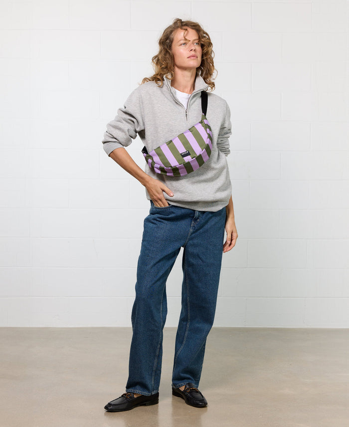 wouf Niza Half Moon Crossbody Bag Último día