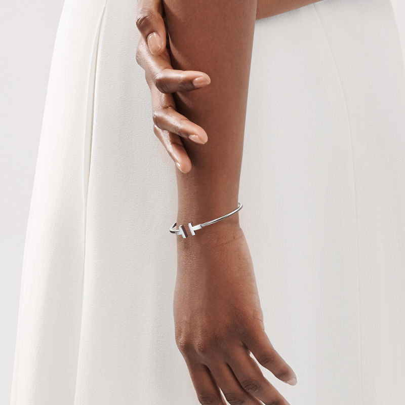 Tiffany & Co. Tiffany T Pulsera Wire estrecha de oro blanco En línea