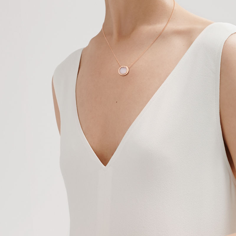Tiffany & Co. Tiffany T Colgante circular de diamantes y ópalo rosa de oro rosa Superdescuento