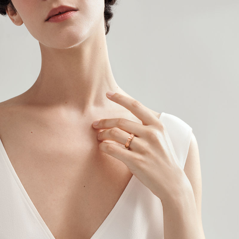 Tiffany & Co. Tiffany T Anillo estrecho de oro rosa Precios de Black Friday