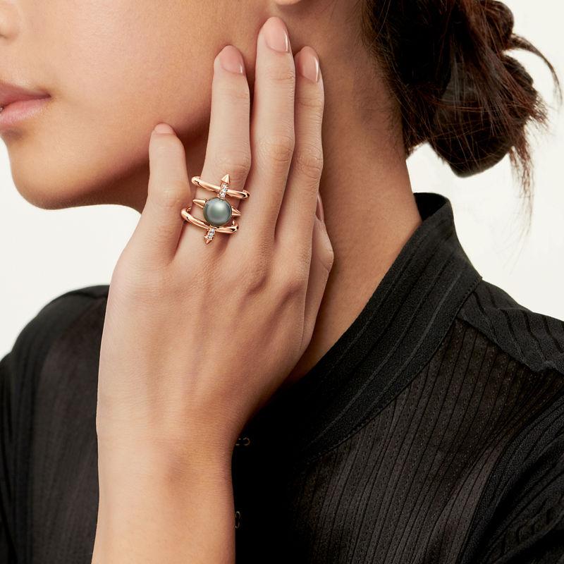 Tiffany & Co. Tiffany Titan by Pharrell Williams Anillo de perla de Tahití y oro con diamantes Envío gratis