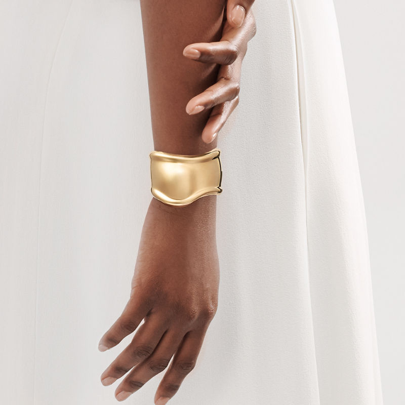 Tiffany & Co. Elsa Peretti® Brazalete Bone pequeño en oro de 18 quilates Outlet online