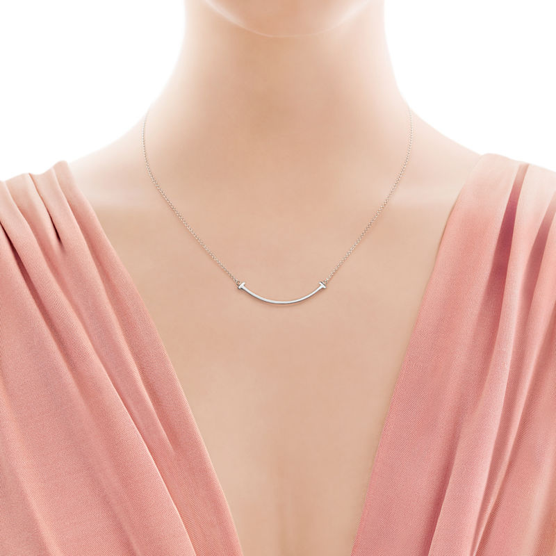 Tiffany & Co. Tiffany T Colgante Smile de oro blanco tamaño pequeño Oferta exclusiva