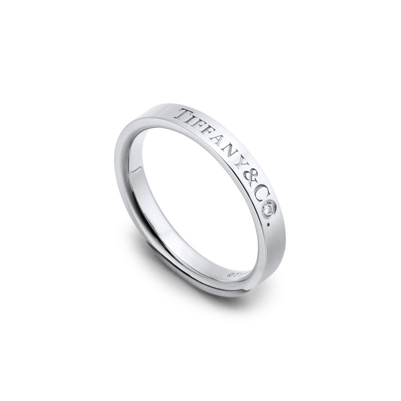 Tiffany & Co. T&CO.® Alianza en platino con un diamante Tienda de fábrica