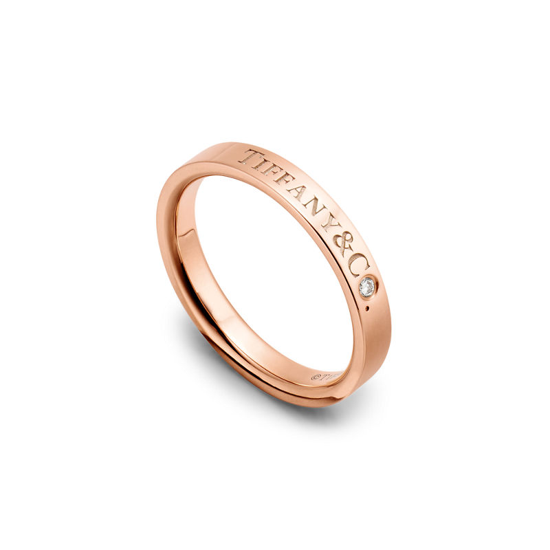 Tiffany & Co. T&CO.® Alianza en oro rosa con un diamante Libre de impuestos