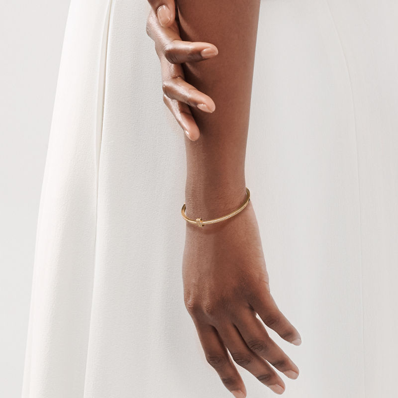 Tiffany & Co. Tiffany T Brazalete Wire articulado de diamantes de oro amarillo Ofertas de temporada