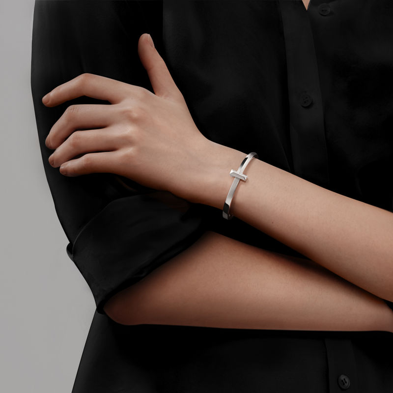 Tiffany & Co. Tiffany T T1 Brazalete articulado ancho de oro blanco Grandes ahorros