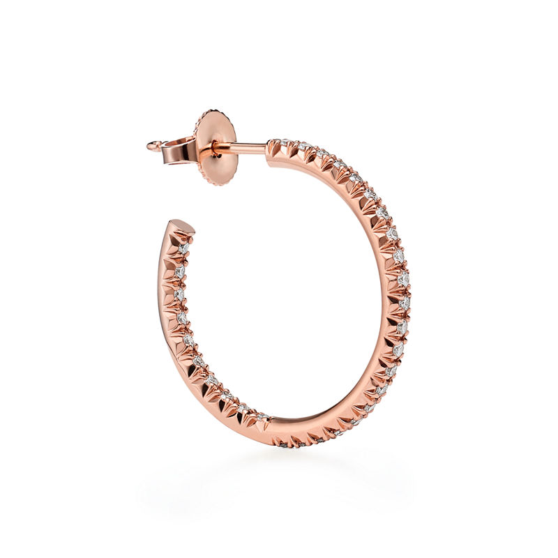 Tiffany & Co. Tiffany Metro pendientes de aro en oro rosa con diamantes tamaño mediano Los más vendidos