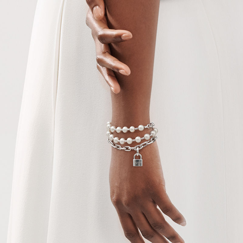 Tiffany & Co. Tiffany HardWear Pulsera con candado y perlas en plata tamaño mediano En oferta