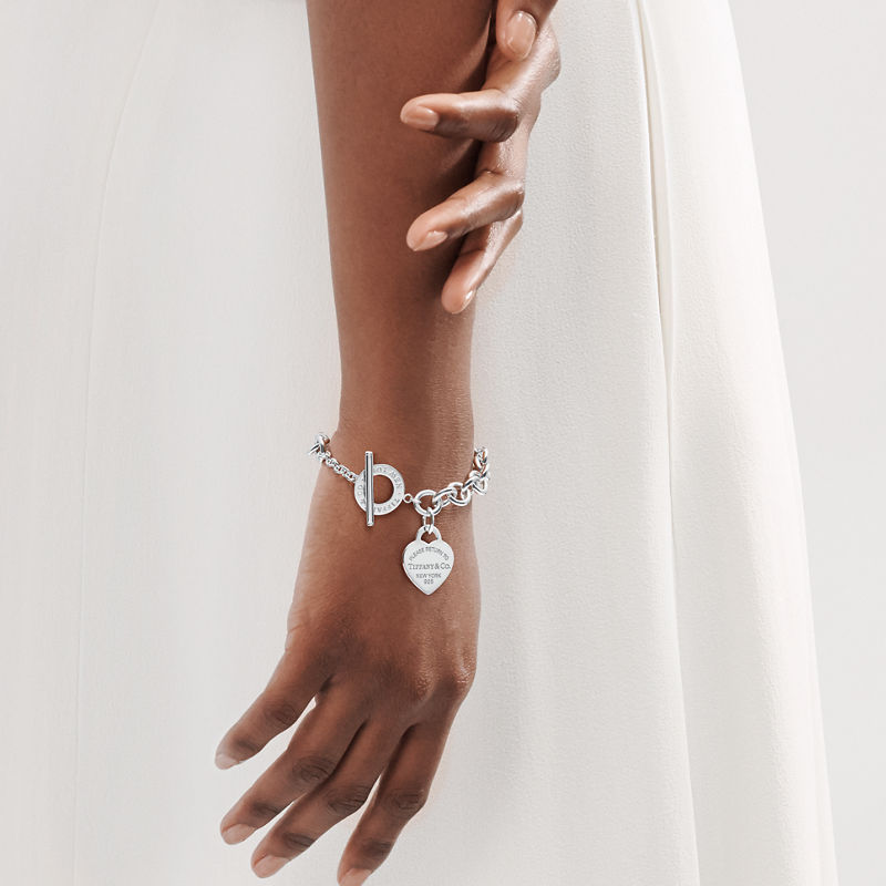 Tiffany & Co. Return to Tiffany™ ​Pulsera con insignia de corazón y cierre tipo pasador ​ en plata Descuentos del mes