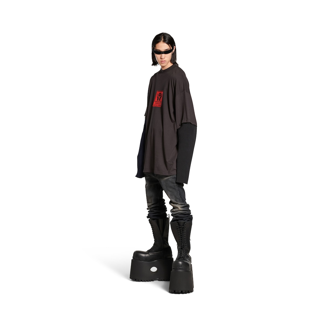 Balenciaga Camiseta Mangas Patched Handle With Care para Hombre en Negro Degradado
