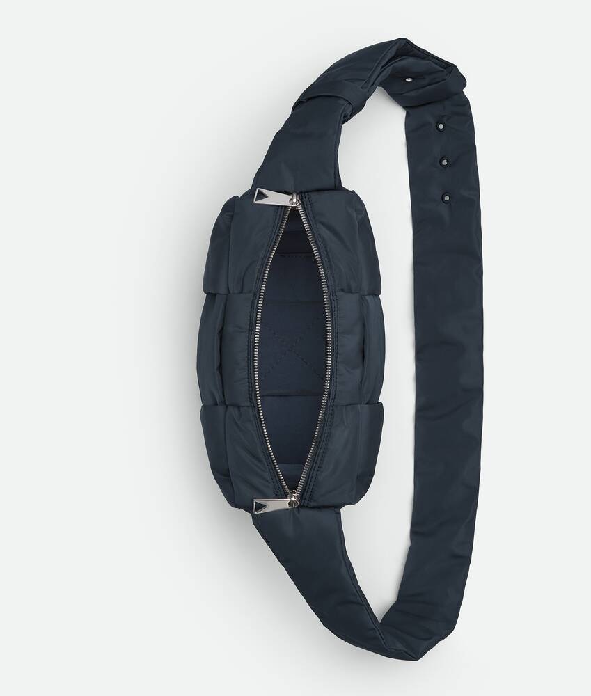 Bottega Veneta Arco Camera Bag mediano acolchado Solo queda un día
