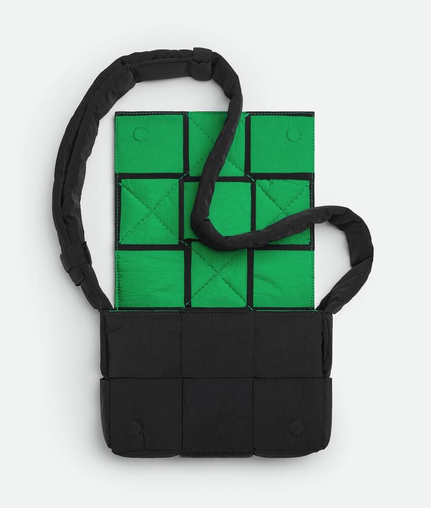 Bottega Veneta Bolso Padded Tech Cassette pequeño Grandes descuentos