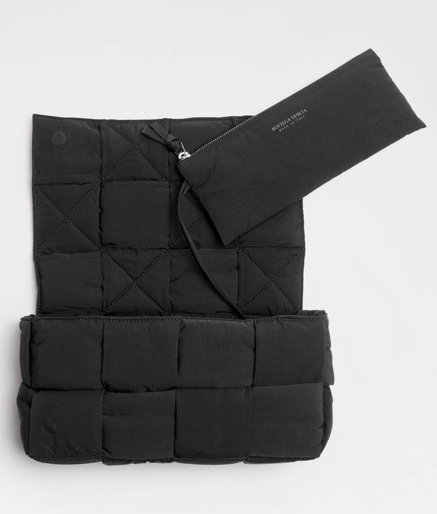 Bottega Veneta Padded Tech Cassette Envío internacional gratuito