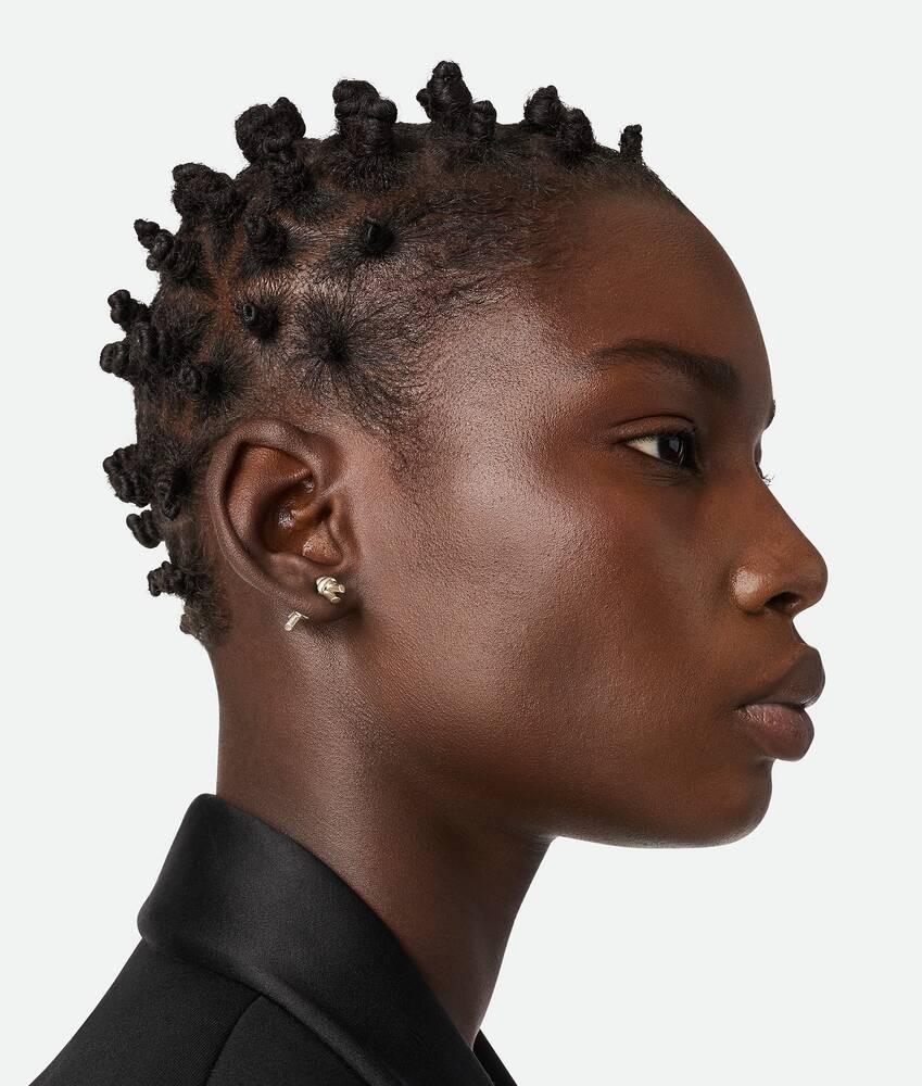 Bottega Veneta Pendientes de botón Knot ÚLTIMAS EDICIONES