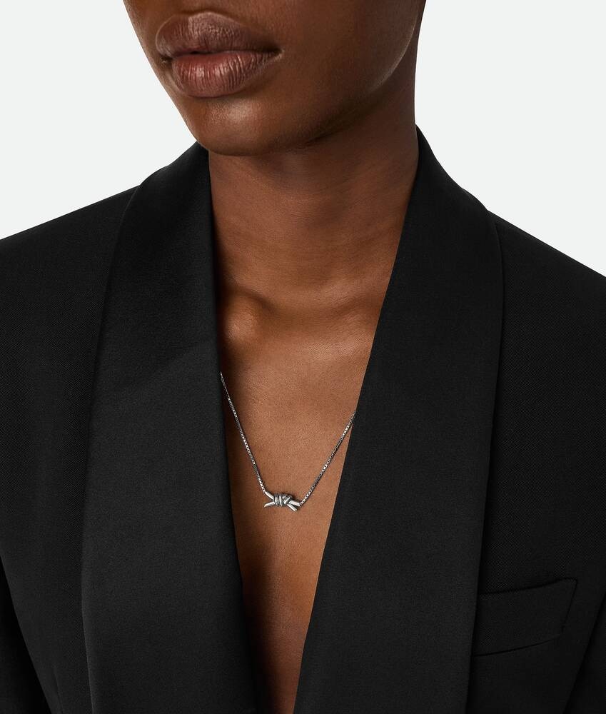 Bottega Veneta Collar Knot Promoción trimestral