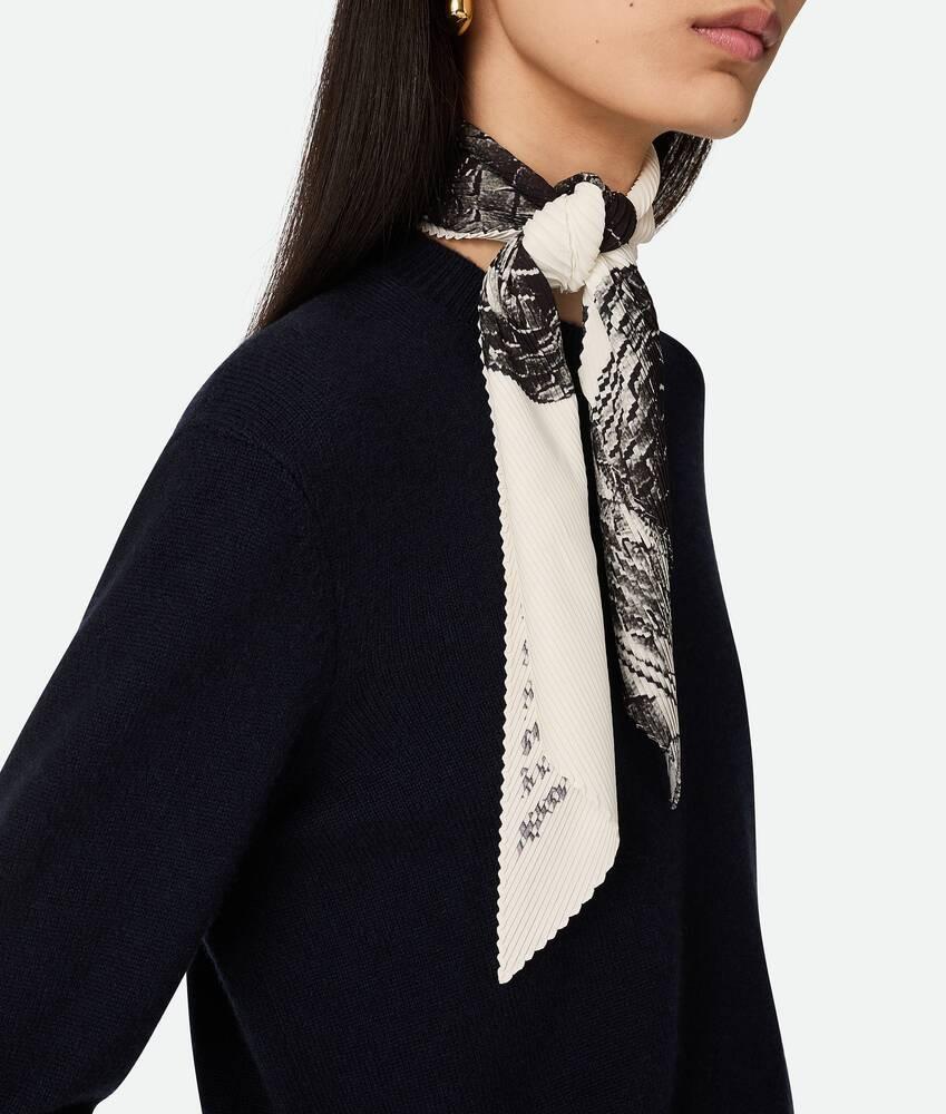 Bottega Veneta Foulard plisado estampado Limitado a 3 días