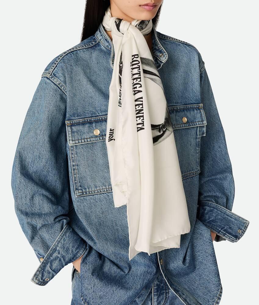 Bottega Veneta Foulard de sarga de seda estampada Ahorra y exporta