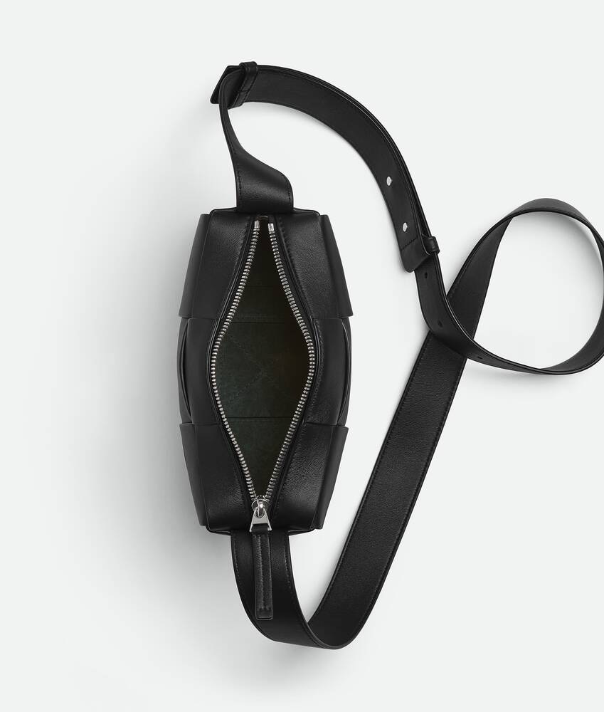 Bottega Veneta Arco Camera Bag pequeño Tienda